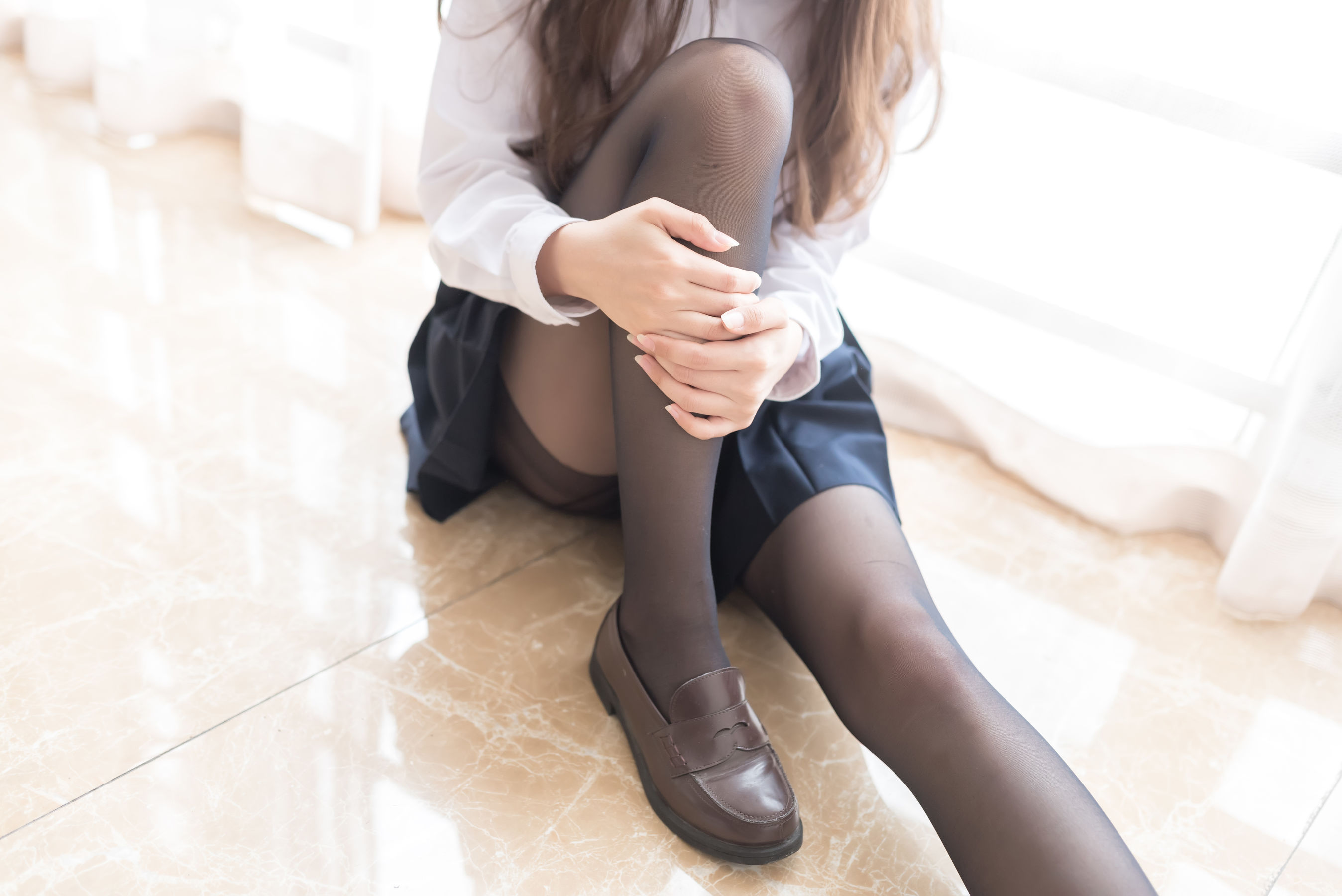 [风之领域] NO.048 香草喵露露 百褶裙黑丝_第3张