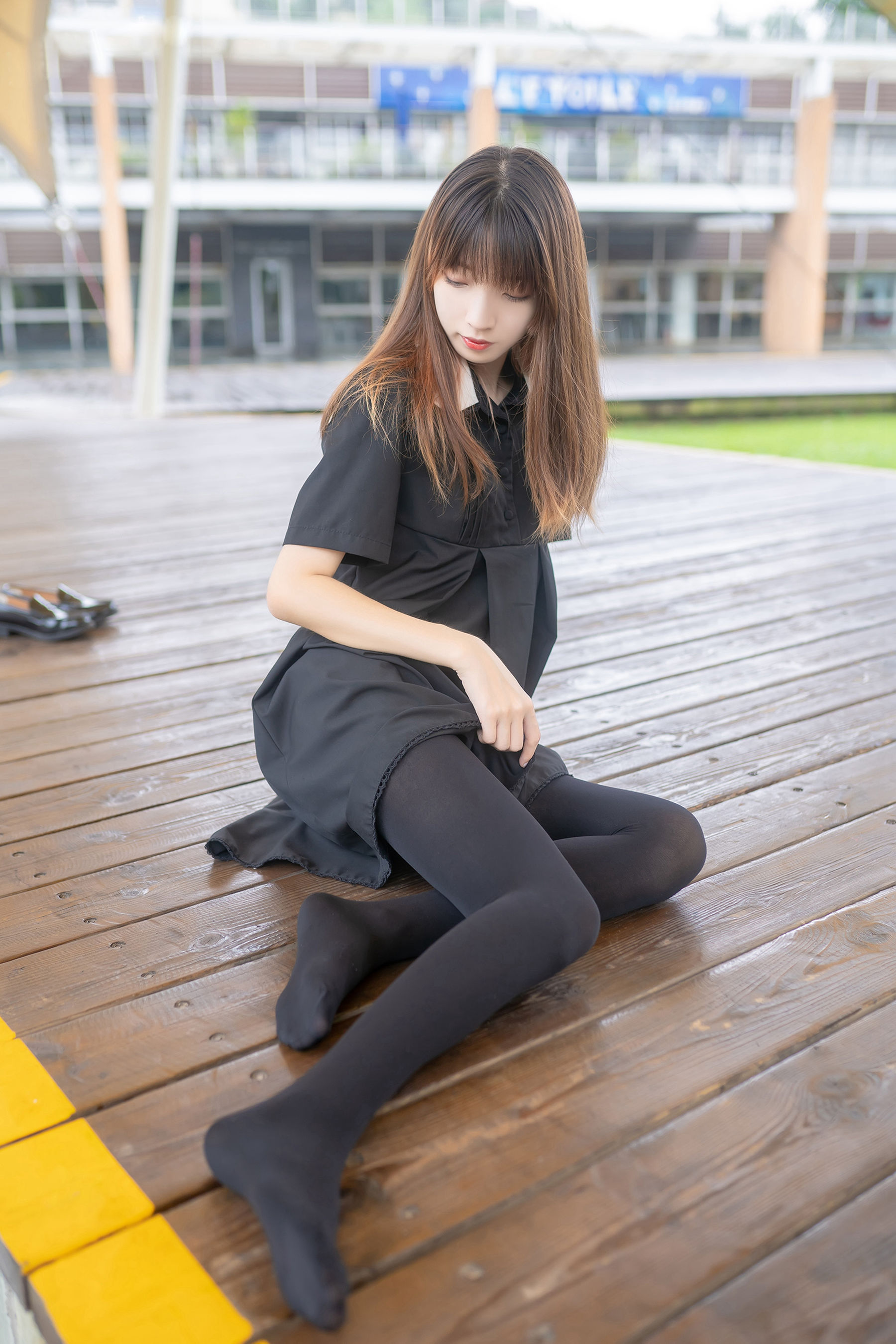 [风之领域] NO.064 祖木子 户外黑丝长腿_第1张