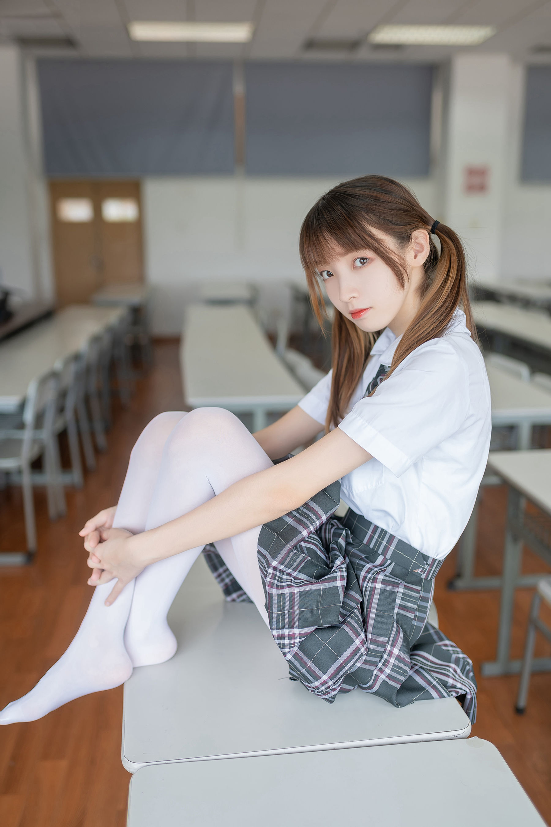 [风之领域] NO.069 祖木子 教室白丝长腿_第2张