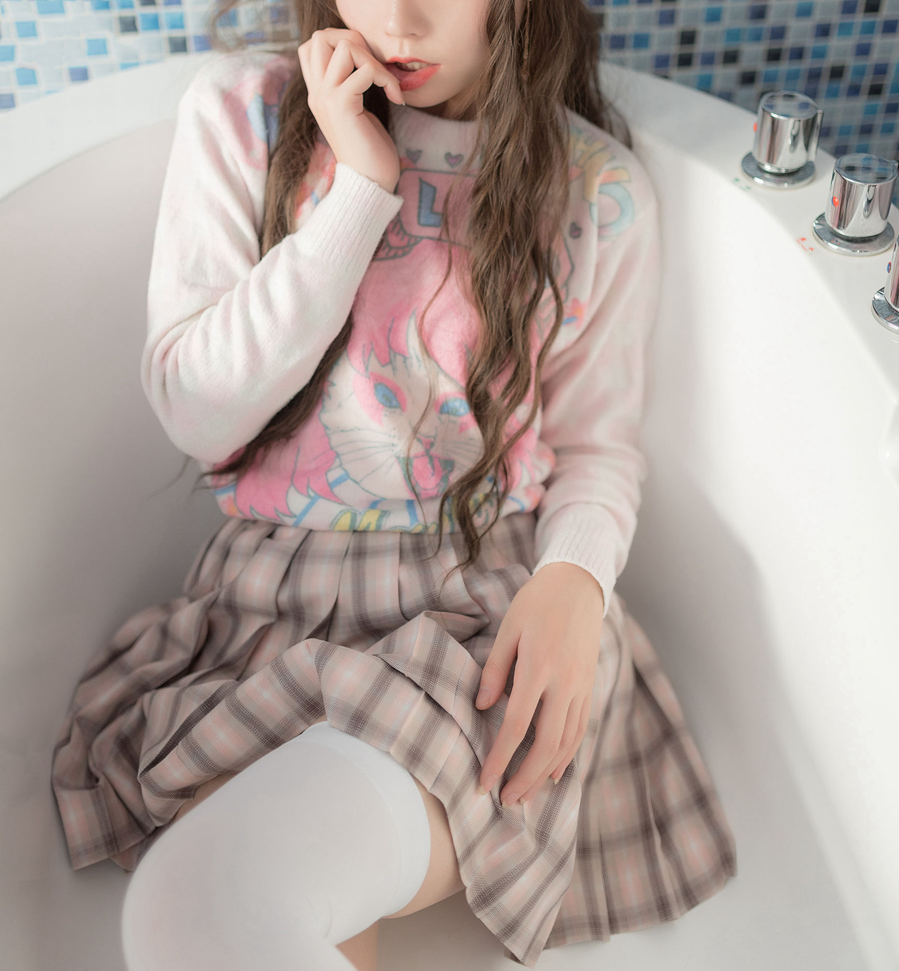 [风之领域] NO.087 浴室日系过膝白丝_第2张