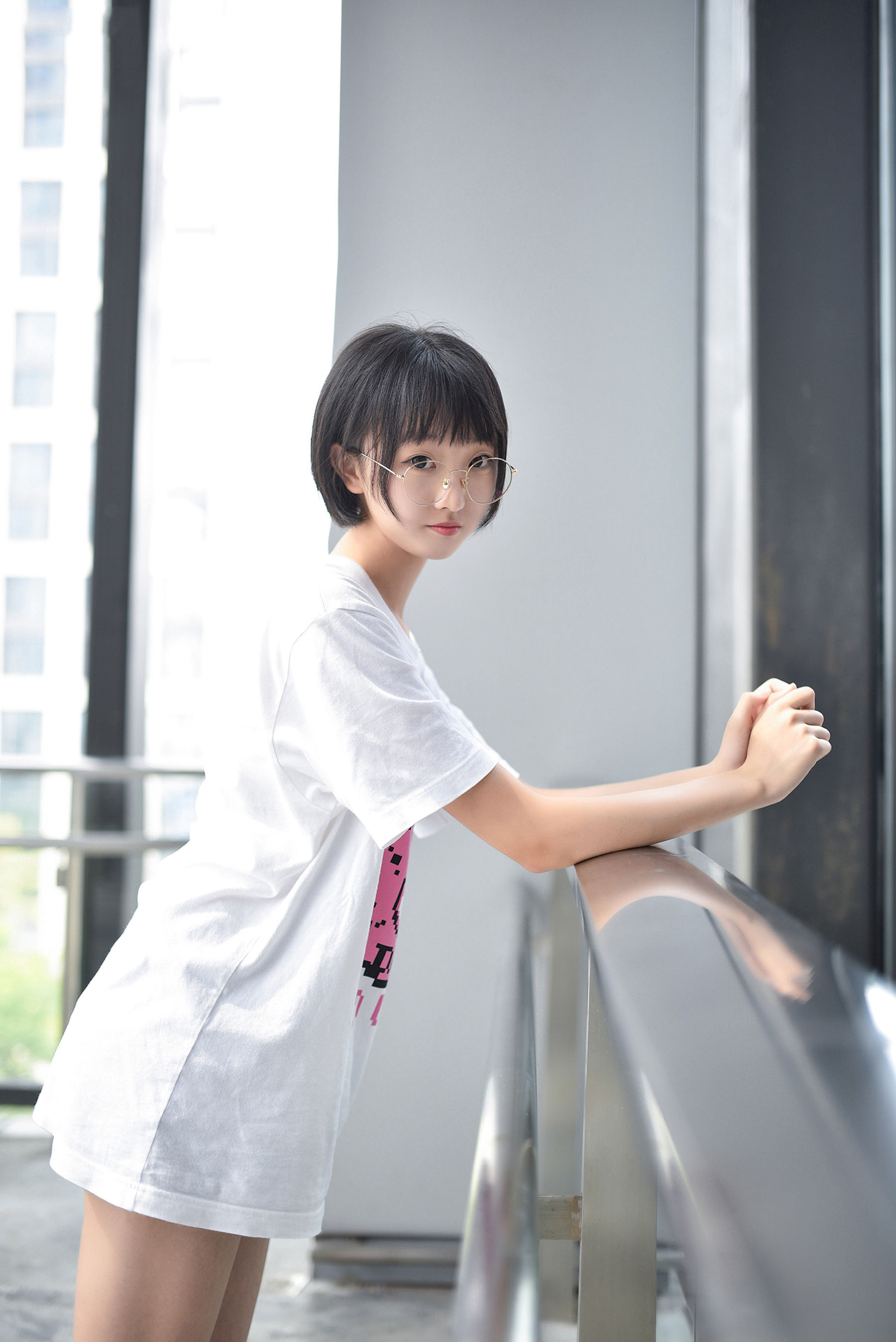 [风之领域] NO.100 眼镜妹妹超短牛仔美腿_第1张