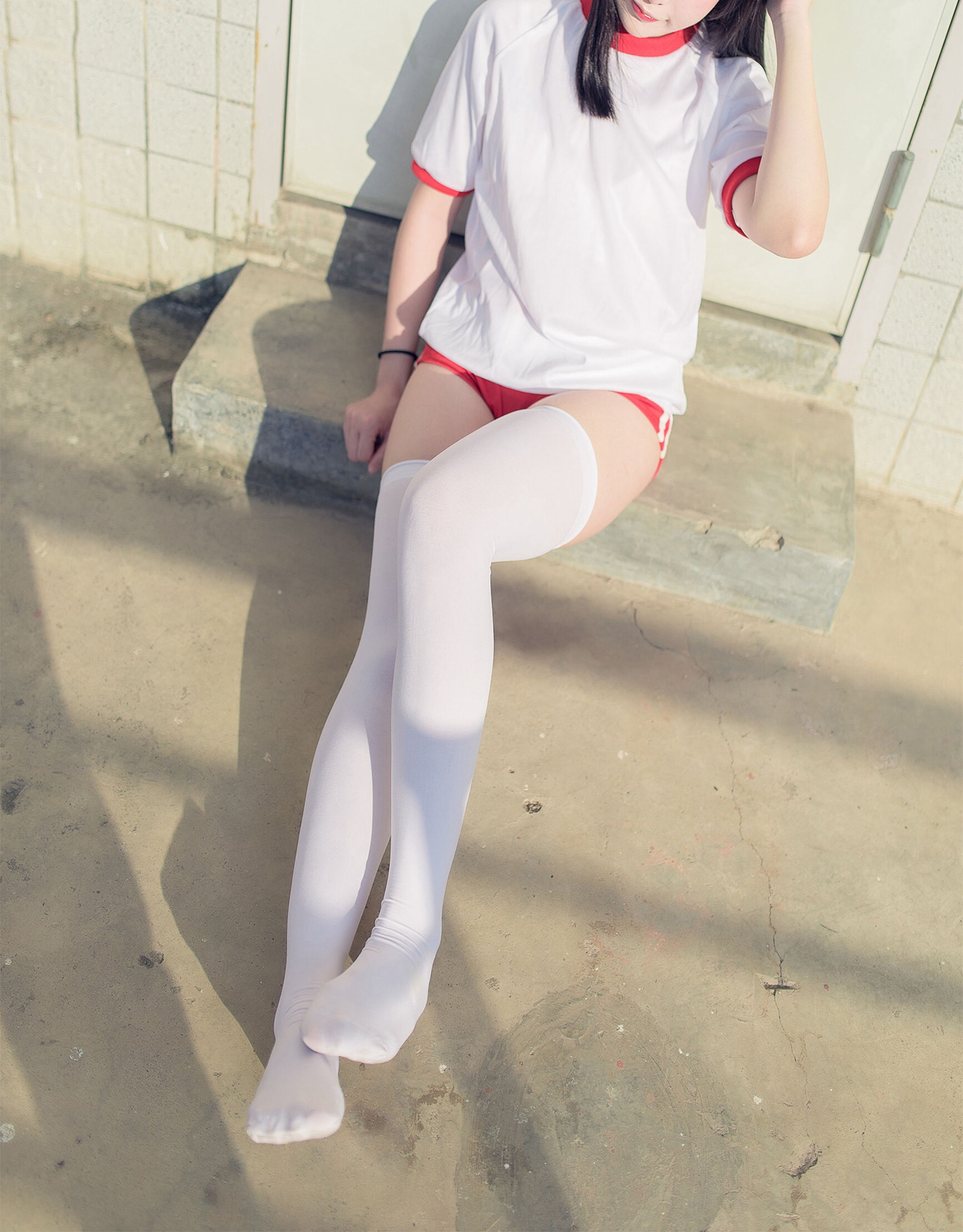 [风之领域] NO.112 运动场上的白丝体操服少女_第1张