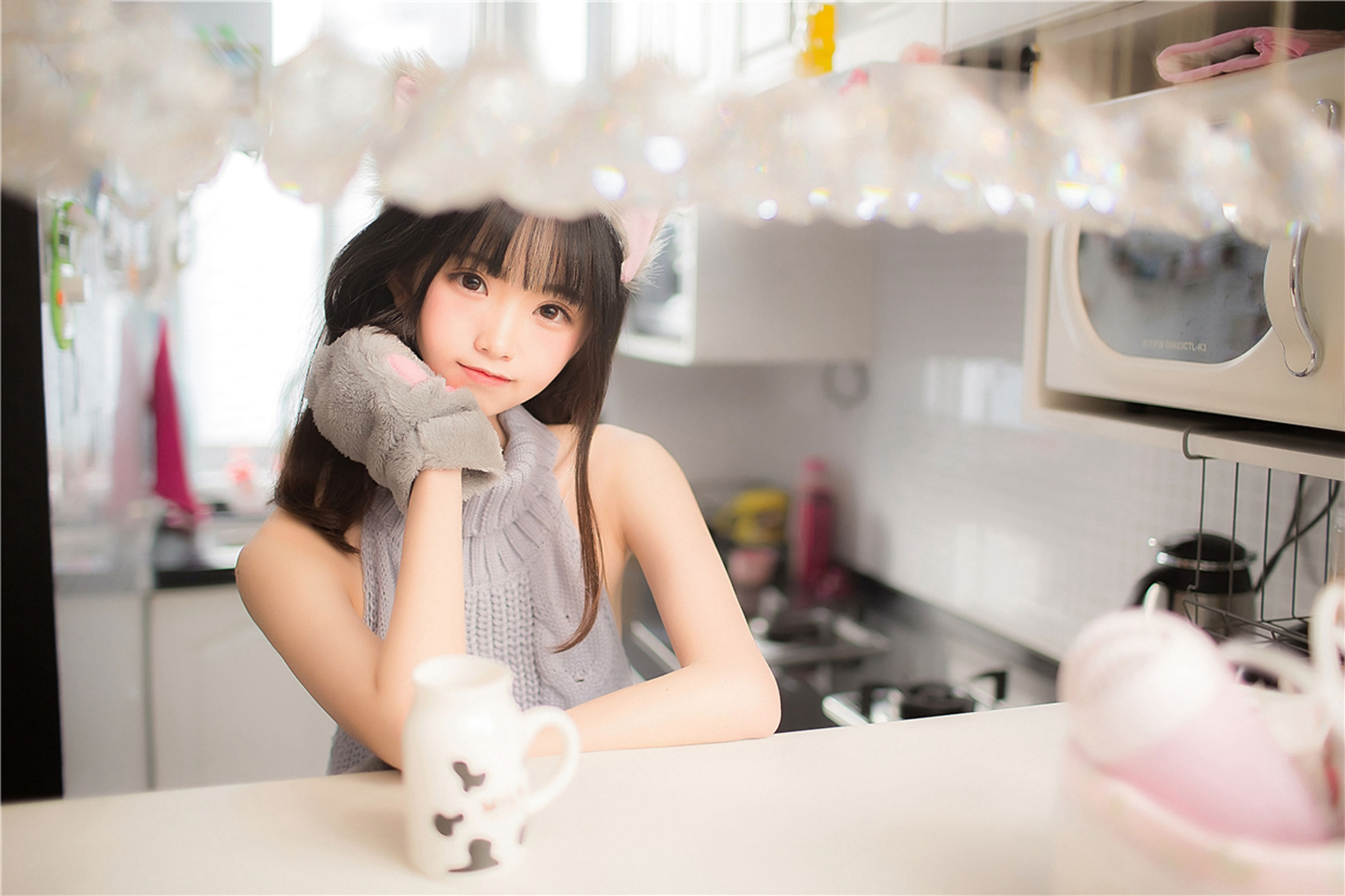 [风之领域] NO.128 露背毛衣熊女孩_第1张