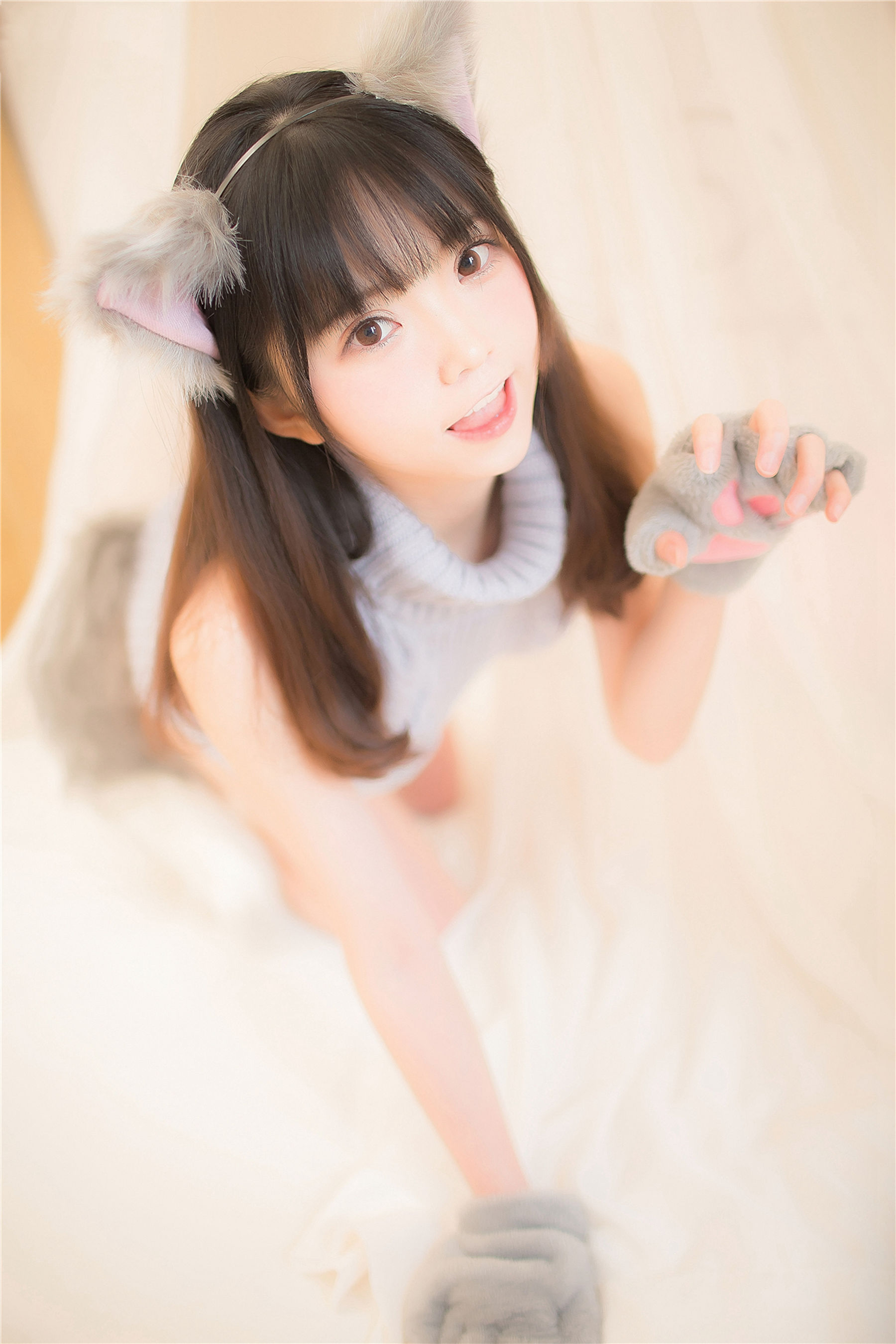 [风之领域] NO.128 露背毛衣熊女孩_第2张