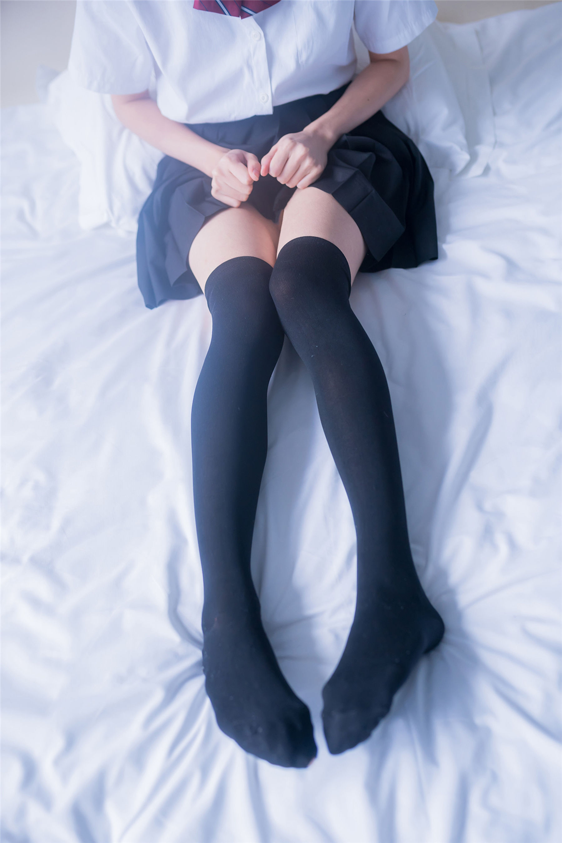 [风之领域] NO.148 JK黑丝裙子有点短_第2张